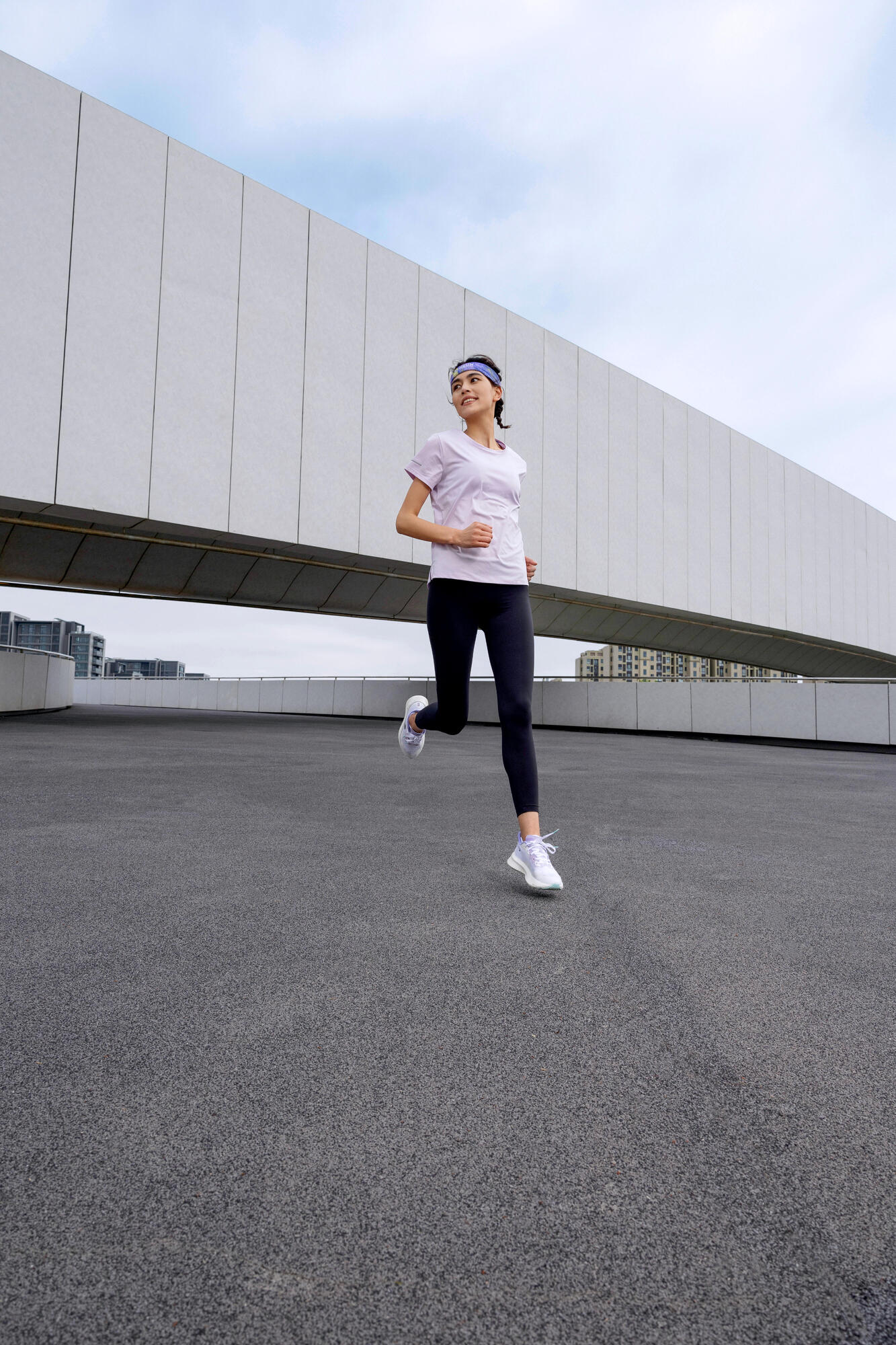 kiprun-run-500-laufshirt-damen-flieder-atmungsaktiv image 8