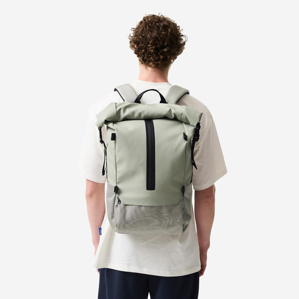 btwin-commute-900-rolltop-rucksack-29l-mit-laptopfach image 3