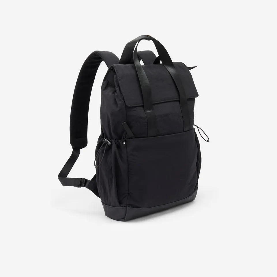 btwin-8941156-10l-laptop-rucksack-smoked-black image 1