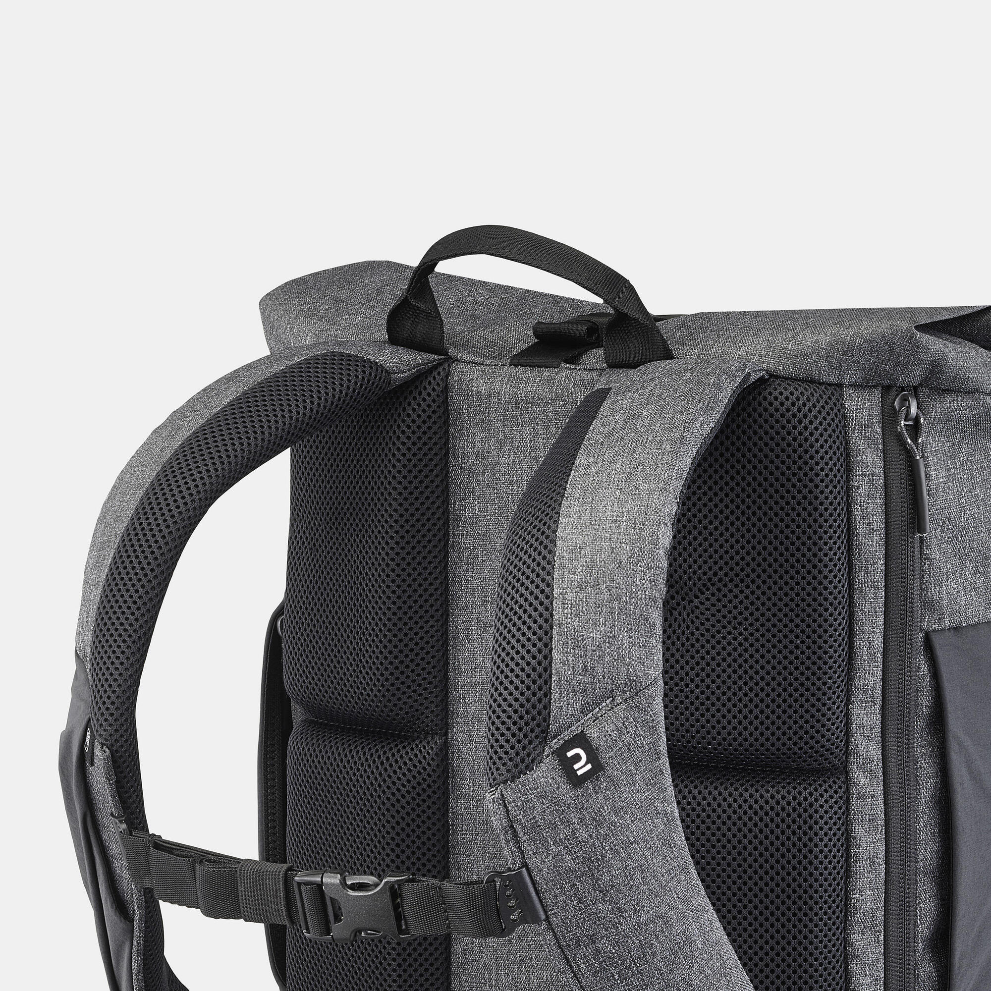 quechua-nh-escape-500-rucksack-32l-carbon-gray-rolltop image 7