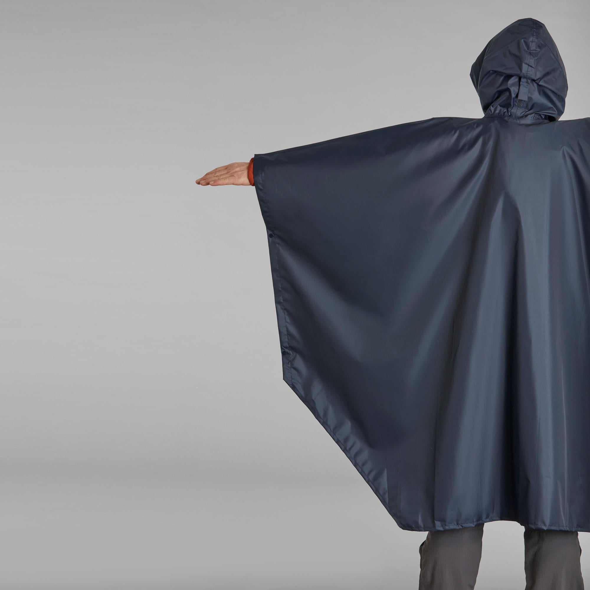 forclaz-mt100-regenponcho-30-l-abyss-gray-s-m-wasserdicht image 6