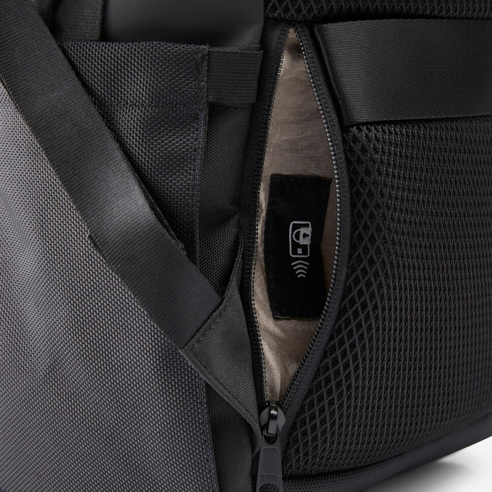 btwin-commute-900-29l-rolltop-laptop-rucksack image 7