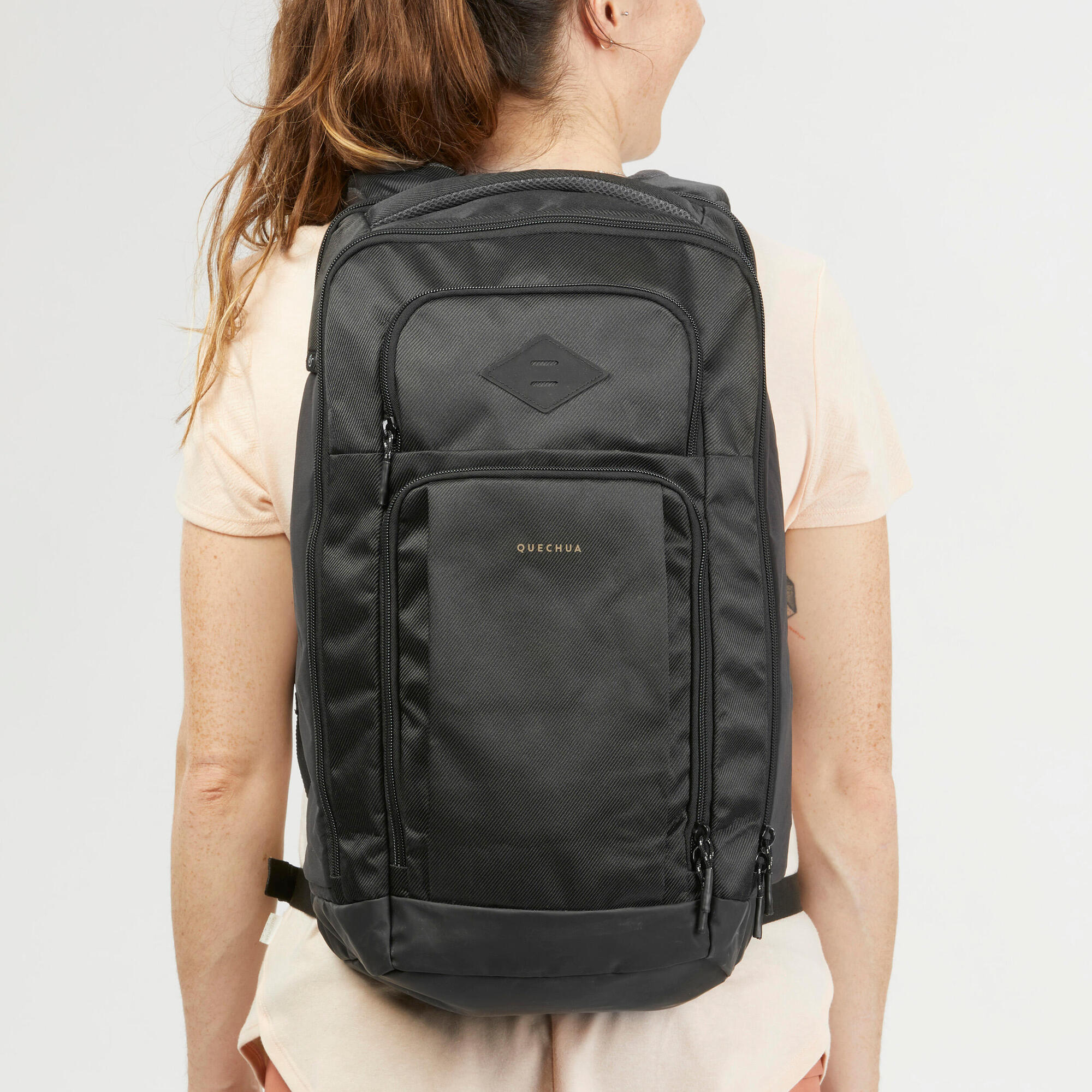 quechua-nh500-escape-wanderrucksack-32-l-schwarz image 2