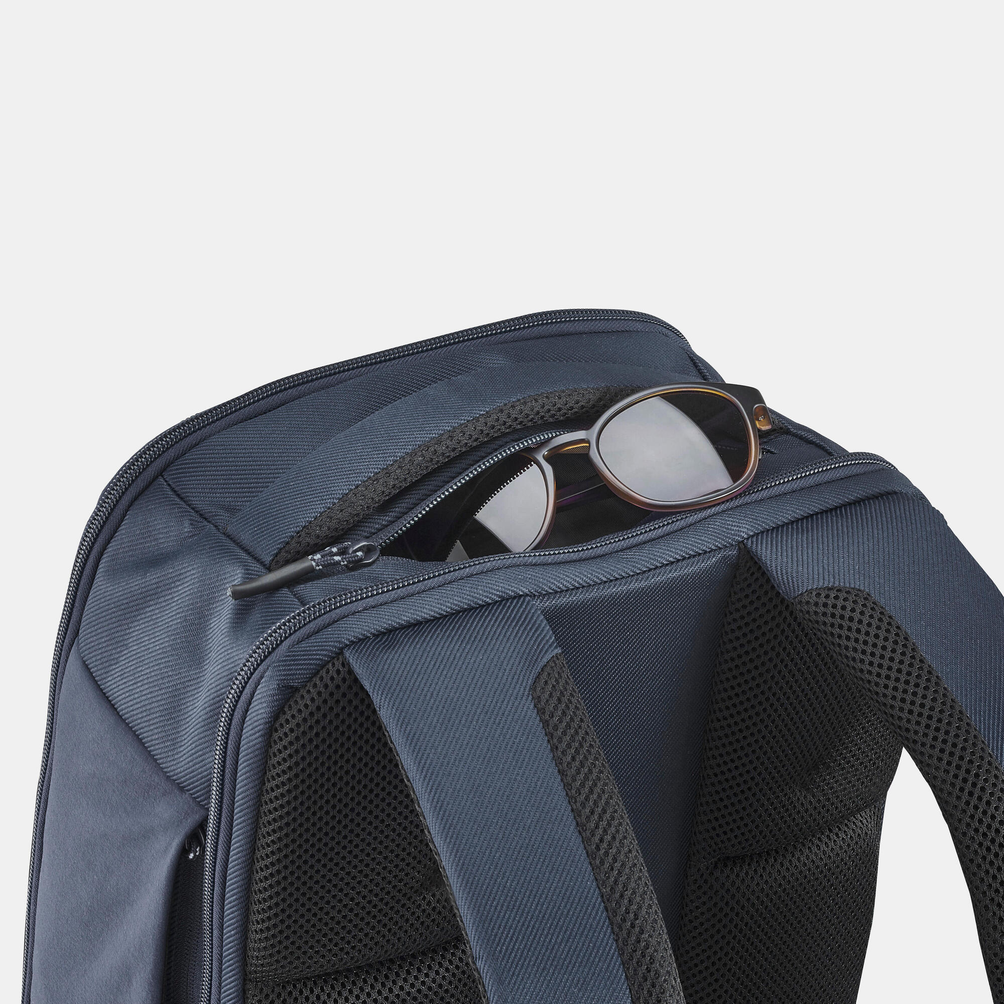 quechua-nh500-escape-rucksack-23l-dark-blue-laptopfach image 8