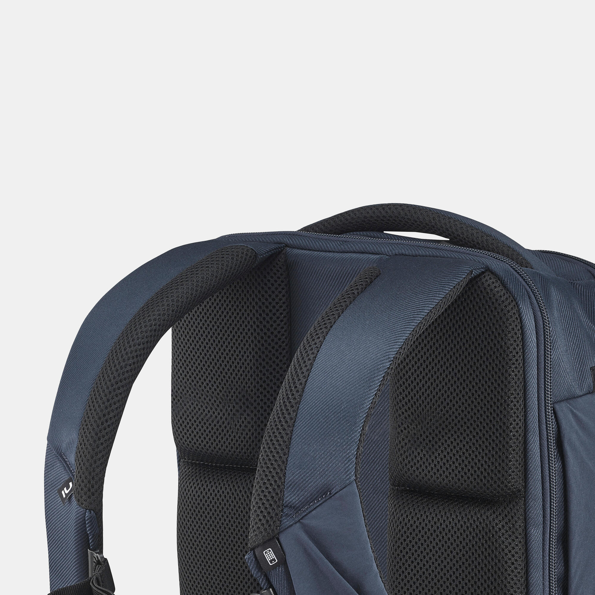quechua-nh500-escape-rucksack-23l-dark-blue-laptopfach image 4