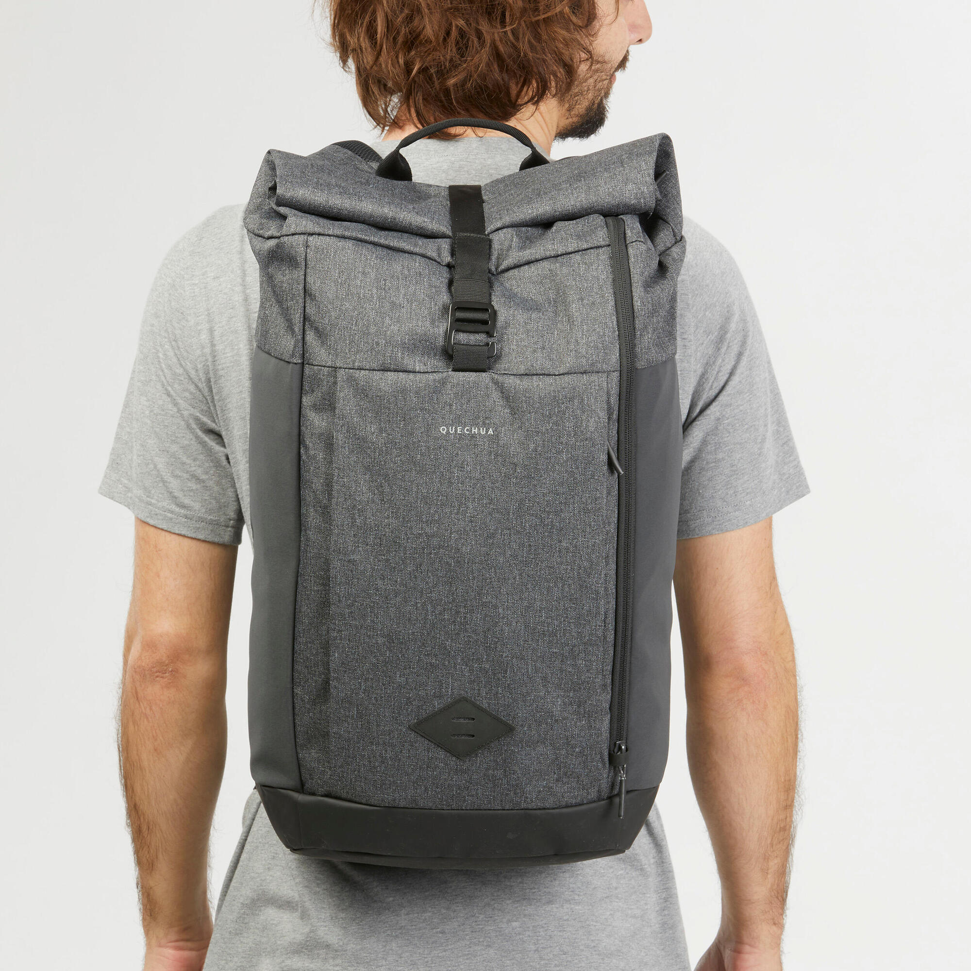 quechua-nh-escape-500-rucksack-32l-carbon-gray-rolltop image 2
