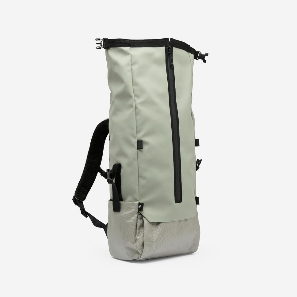 btwin-commute-900-rolltop-rucksack-29l-mit-laptopfach image 2