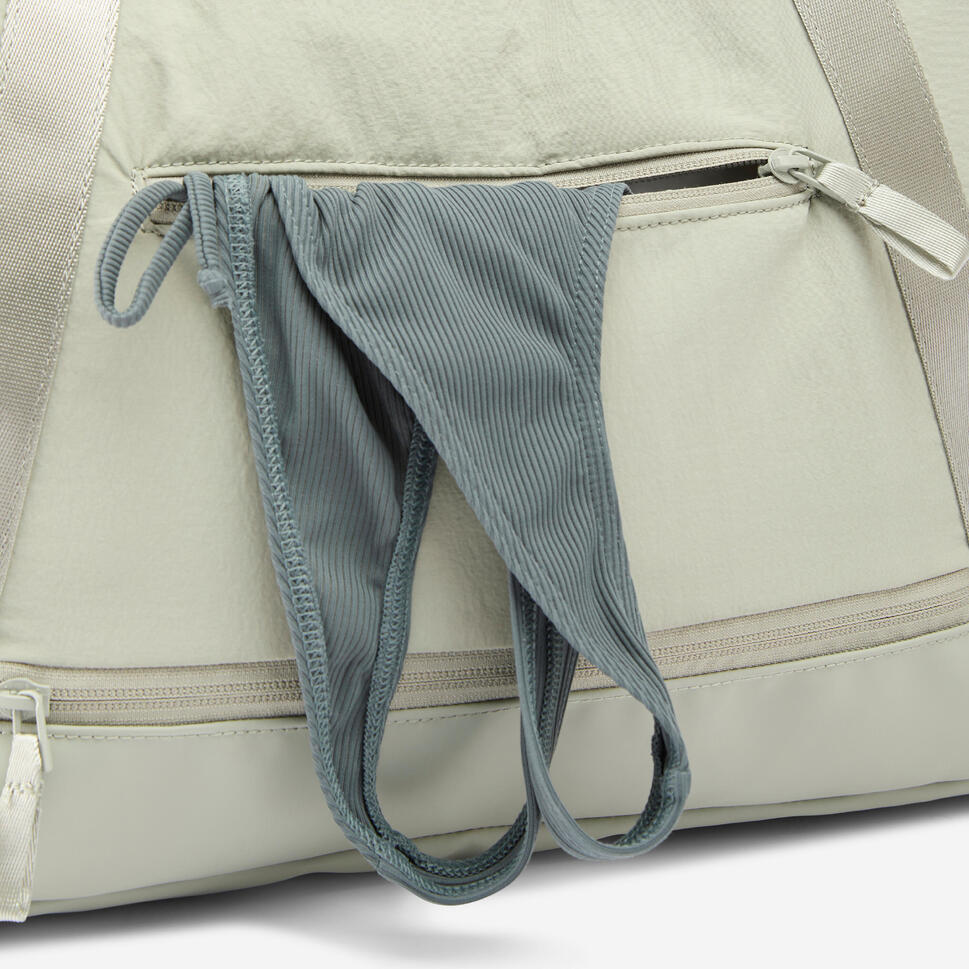 btwin-28l-sporttasche-salbei-wasserdichtes-fach-schuhfach image 6