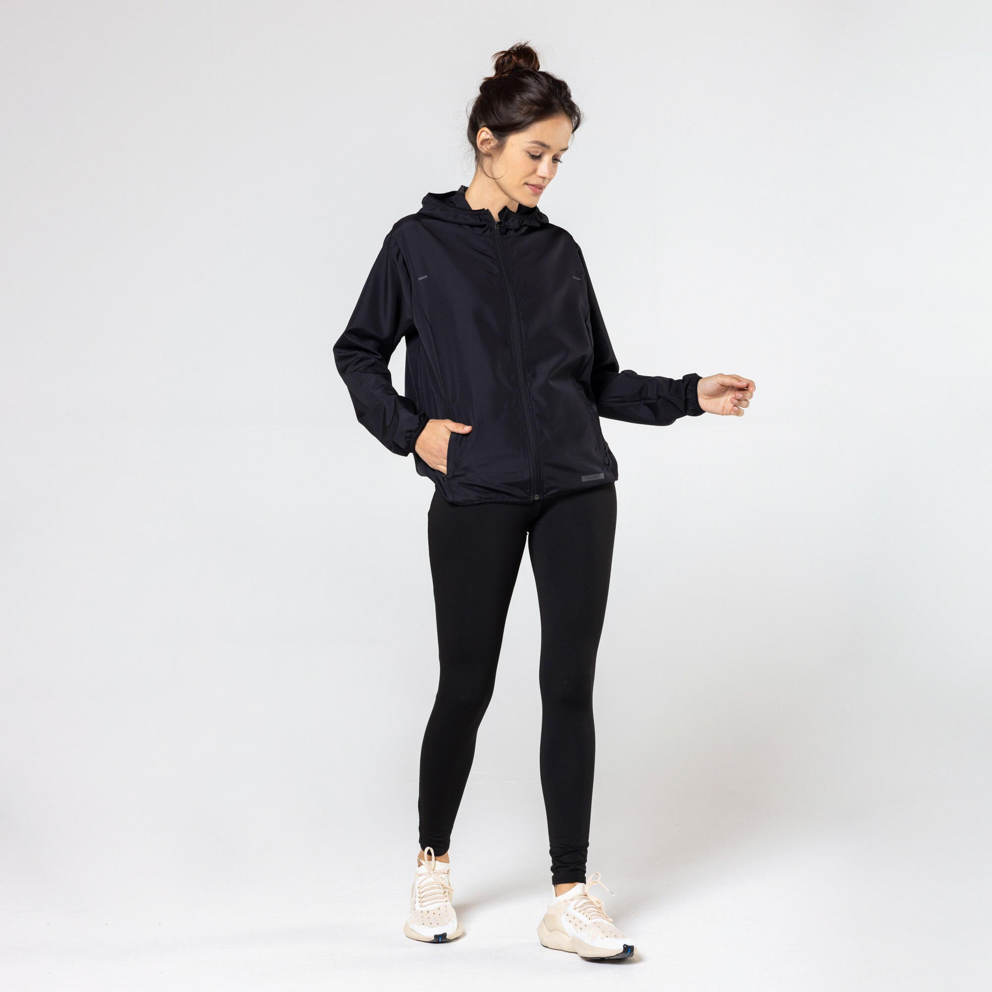 kiprun-run-100-damen-laufjacke-winddicht-schwarz image 6