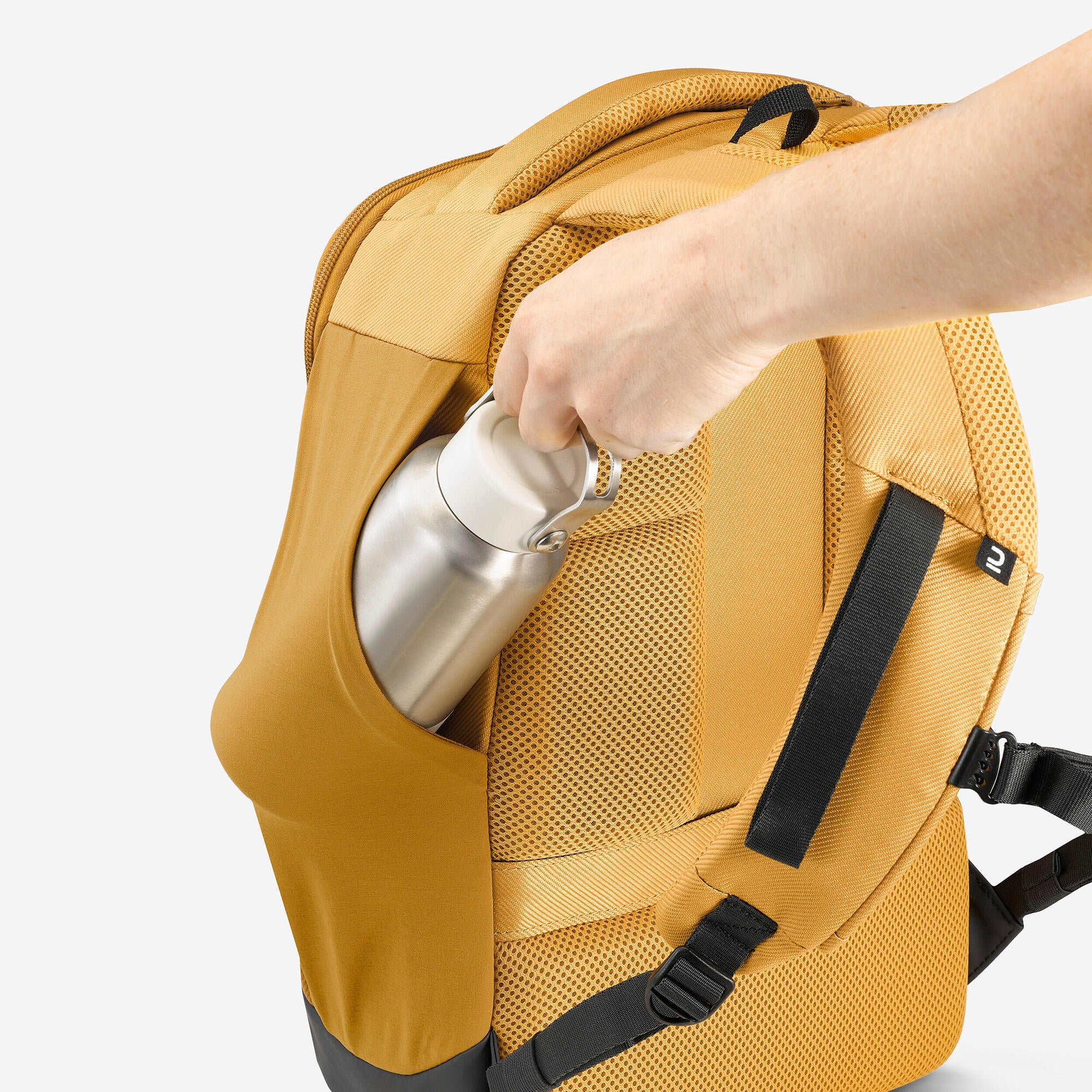 quechua-nh500-escape-wanderrucksack-16-l-gelb-ocker image 6