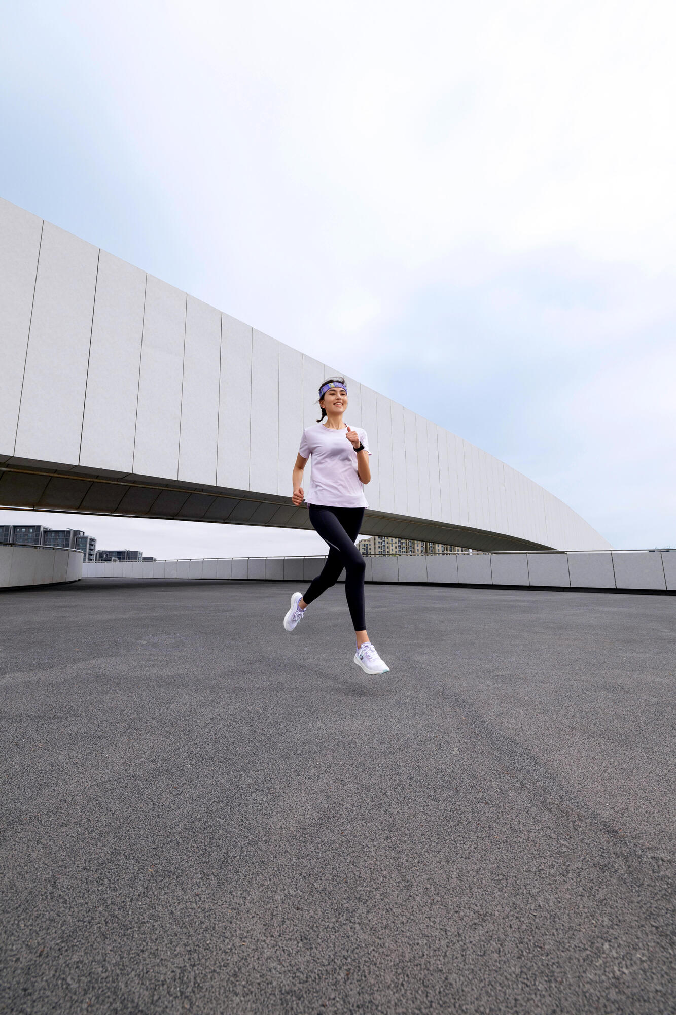 kiprun-run-500-laufshirt-damen-flieder-atmungsaktiv image 6